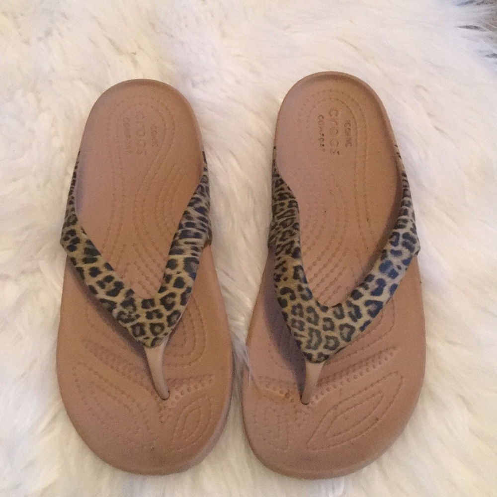 Leopard Crocs comfort flops size 8 runs small!